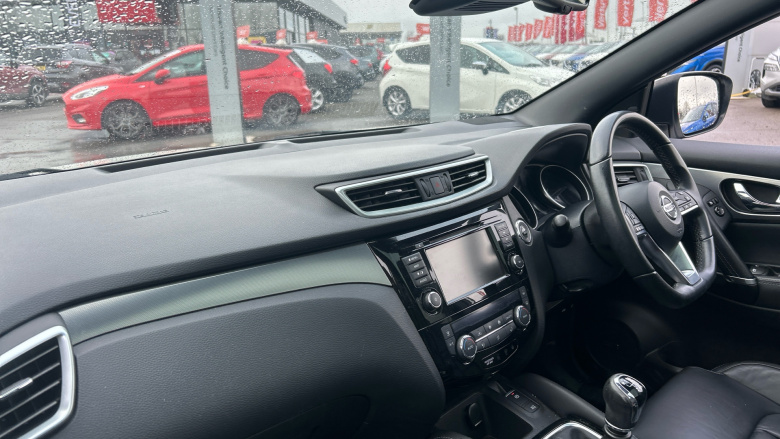 Nissan Qashqai 1.3 DiG-T 160 Tekna+ 5dr Petrol Hatchback